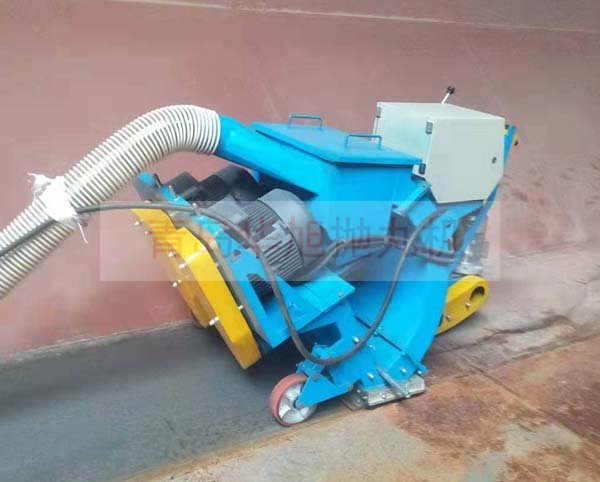 移動(dòng)式拋丸機(jī)清理輪船甲板表面的鐵銹及氧化皮